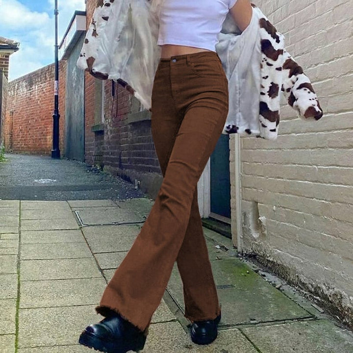 Pantaloni jeans donna bootcut a vita alta, vestibilità comoda che esalta la figura con eleganza per ogni occasione.