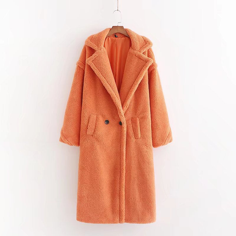Cappotto donna lungo, outerwear caldo e confortevole, essenziale per affrontare l'inverno con stile.