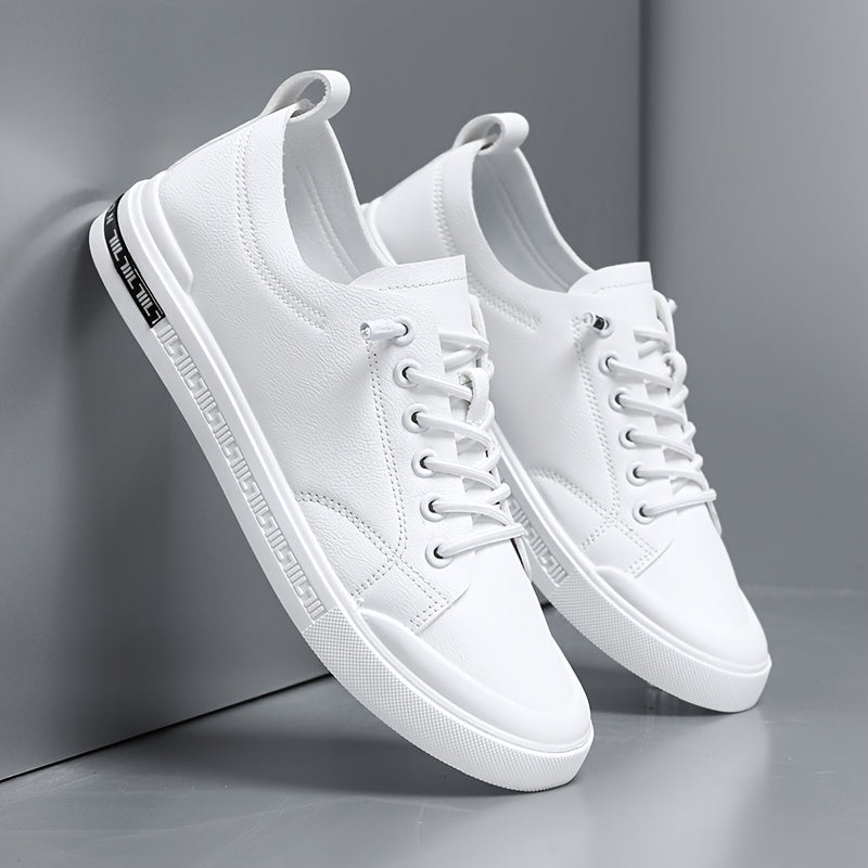 Scarpe da ginnastica uomo con lacci, perfette per stile casual e comfort duraturo. Design moderno e ammortizzato.
