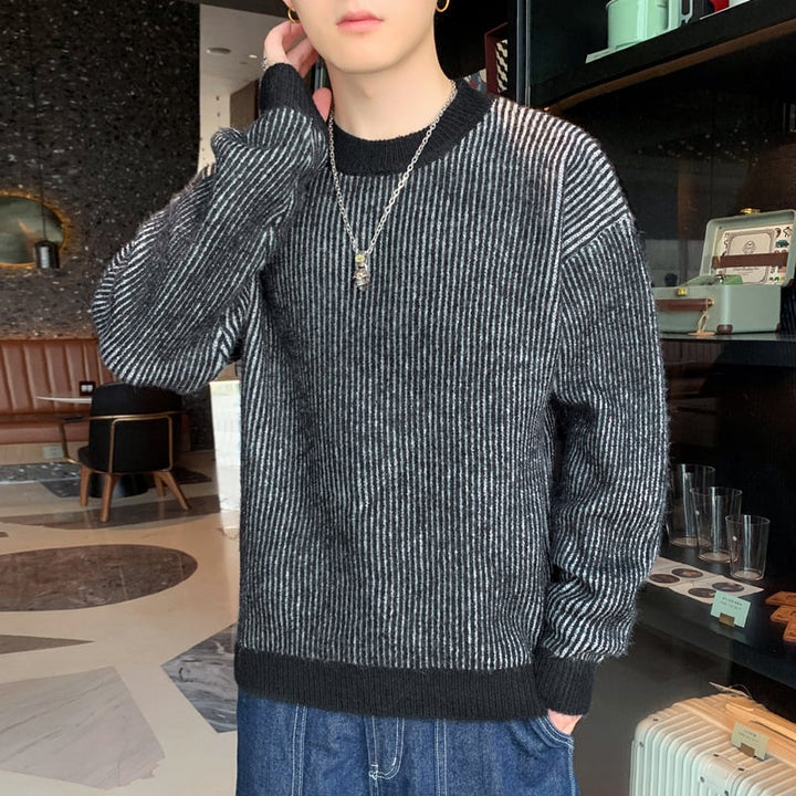Maglione uomo oversize girocollo nero, pullover casual caldo e confortevole per moda maschile invernale.