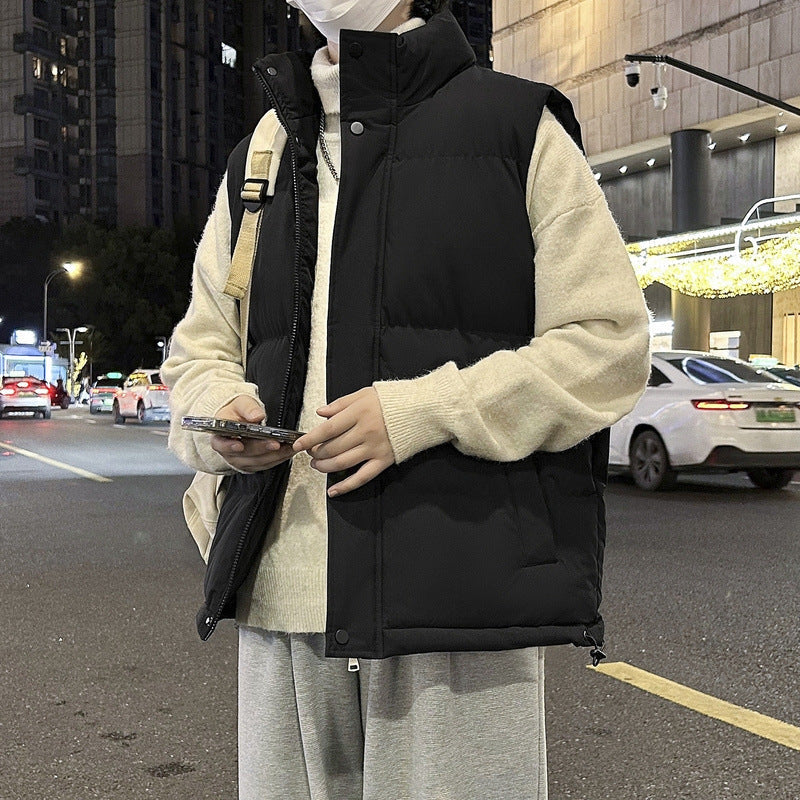 Gilet imbottito invernale da uomo per strati caldi. Collo alto, taglie forti, moda maschile casual.