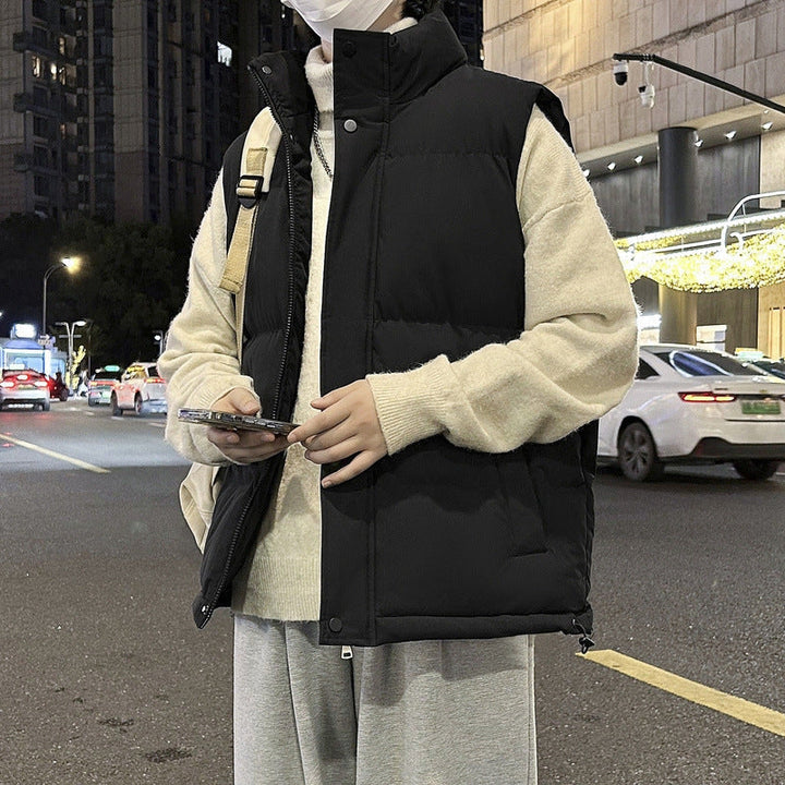 Gilet imbottito invernale da uomo per strati caldi. Collo alto, taglie forti, moda maschile casual.