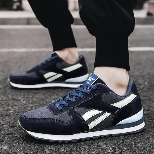 Scarpe casual uomo leggere per sport e tempo libero, con tomaia traspirante e design moderno.