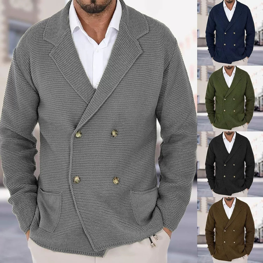 Cardigan uomo doppiopetto aderente con collo a revers, perfetto per un look elegante o casual maschile.