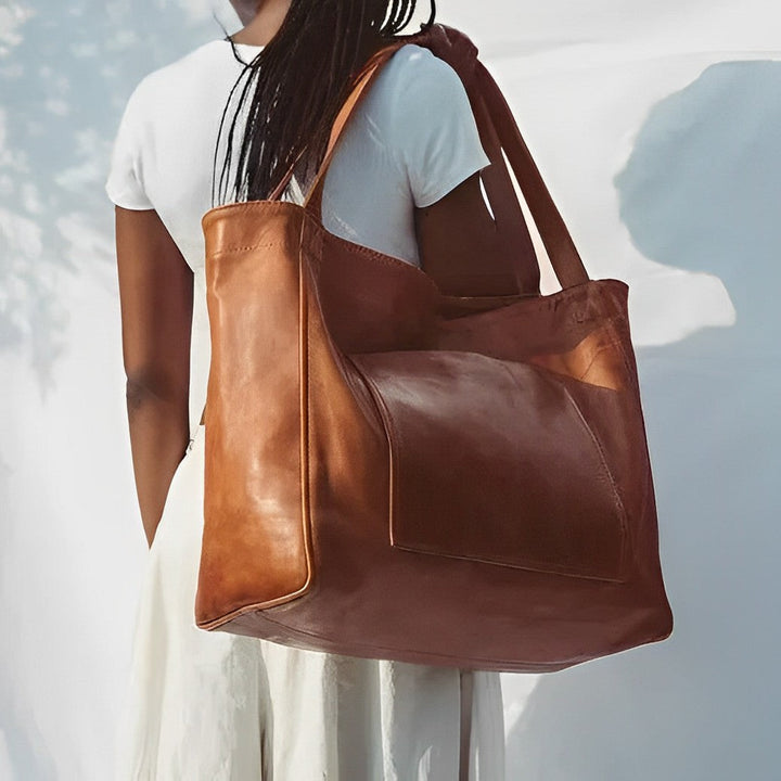 Elegante borsa donna in pelle nera di qualità premium, modello a tracolla retrò, ideale per look sofisticati.