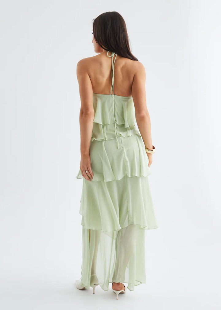 Abito estivo lungo floreale, femminile, con spalle scoperte, per un tocco di eleganza.
