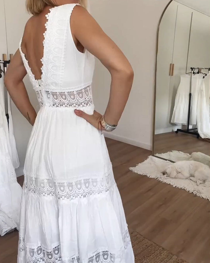 Vestito estivo fluido in pizzo nero, elegante e romantico, per serate chic.