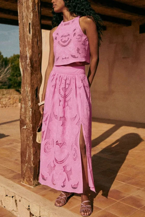 Completo estivo donna: top crop ricamato e gonna lunga fluida. Ideale per la spiaggia e stile boho chic.