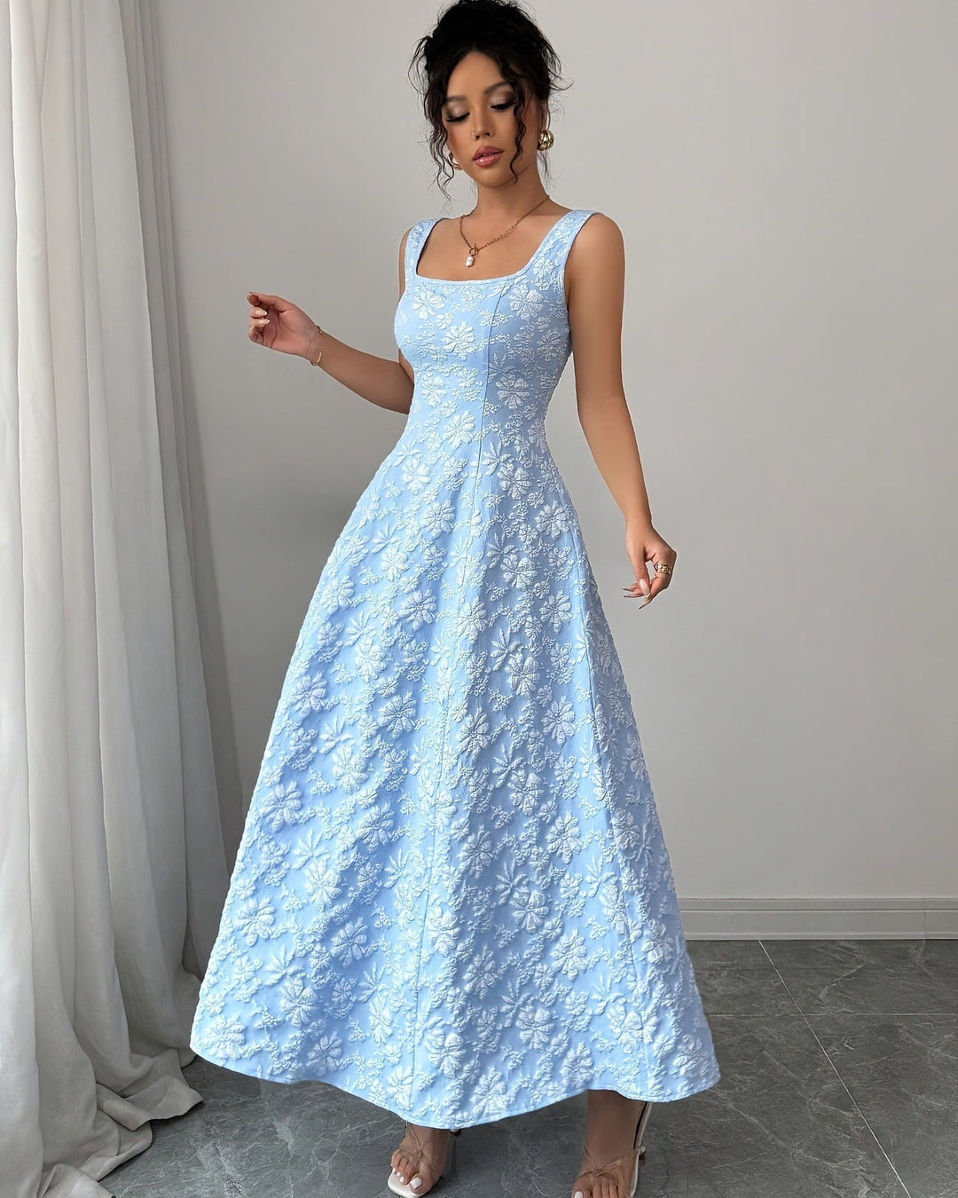 Abito maxi donna elegante jacquard A-linea celeste per cerimonia. Perfetto per feste e serate speciali.