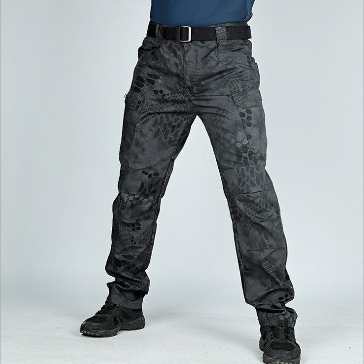 Pantaloni dritti uomo con cerniera, vita media e tessuto microelastico per comfort e libertà di movimento.