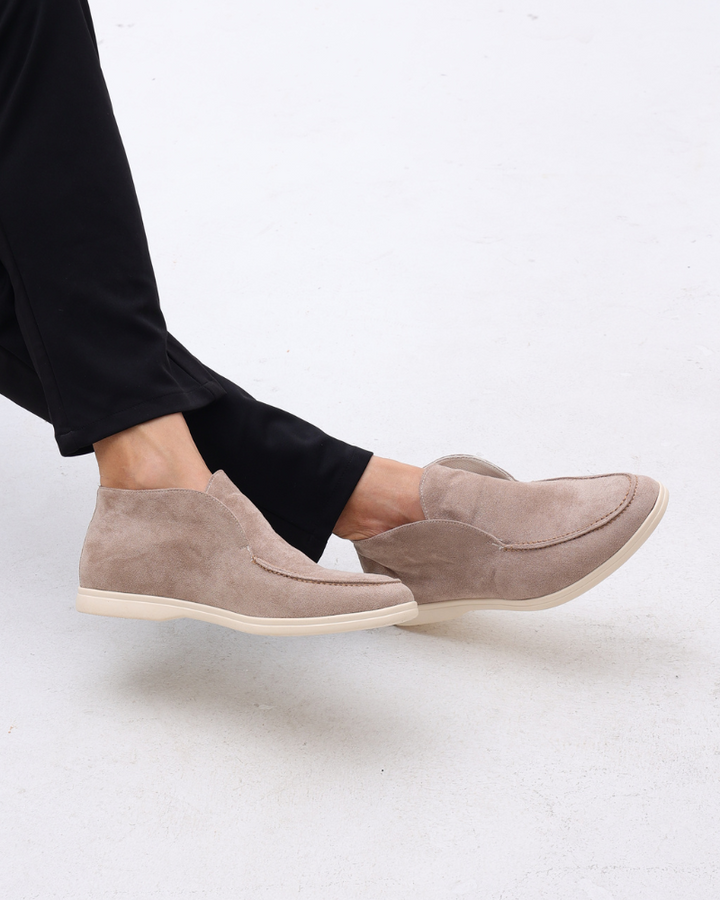 Calzature uomo eleganti, mocassini con stile raffinato e comfort assicurato.
