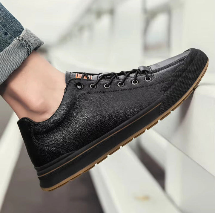 Sneakers per tutti i giorni, comfort leggero, stile versatile, colori bianco e nero, adatte a ogni genere.