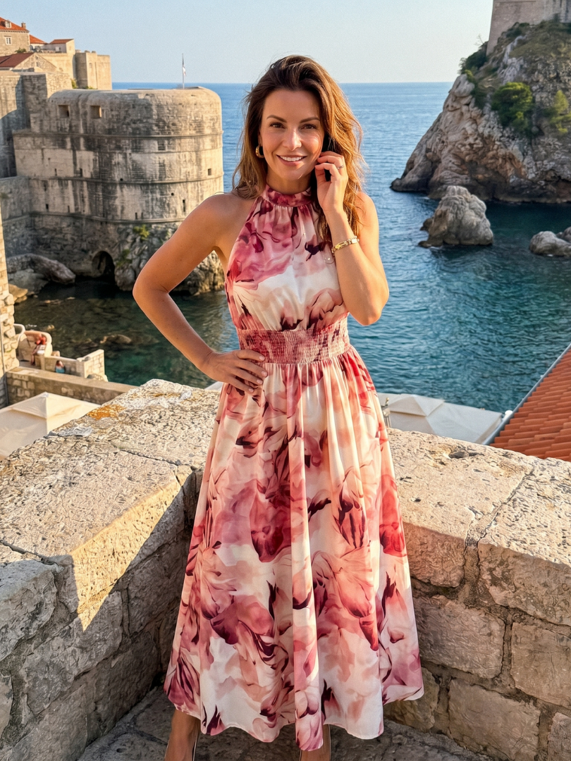 Abito midi sofisticato da donna con stampa astratta e vita arricciata. Perfetto per un look elegante e fluido.