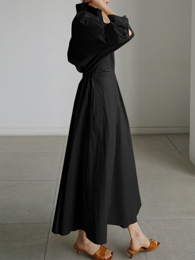 Donna che indossa un abito chemisier maxi fluido con colletto e cintura, ideale per un outfit elegante e comodo.