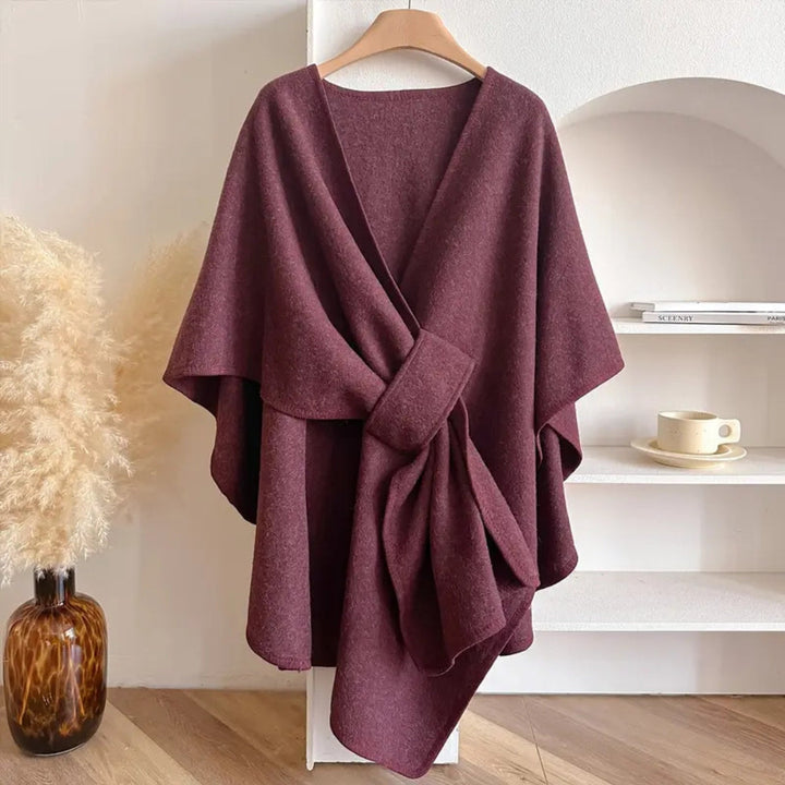 Cappotto scialle antivento donna, lusso ed eleganza per autunno e inverno. Moda femminile chic.