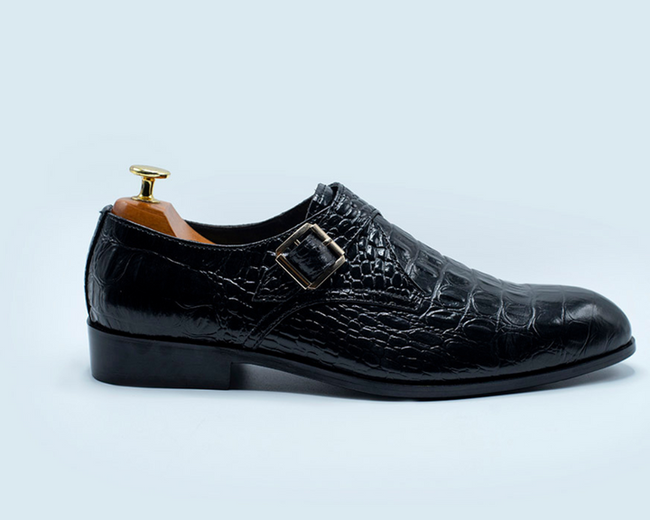 Calzature uomo in pelle con lacci, perfette per l'ufficio, look formali ed eventi speciali. Stile intramontabile.