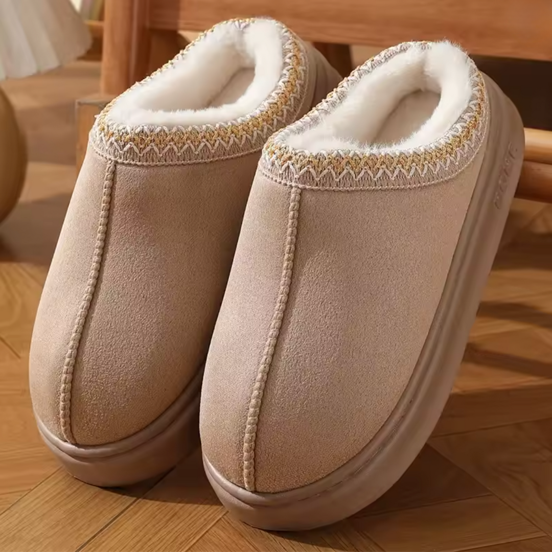 Sandali donna chiusi sul davanti, in pelle scamosciata, ideali per primavera e autunno, stile contemporaneo e moda.