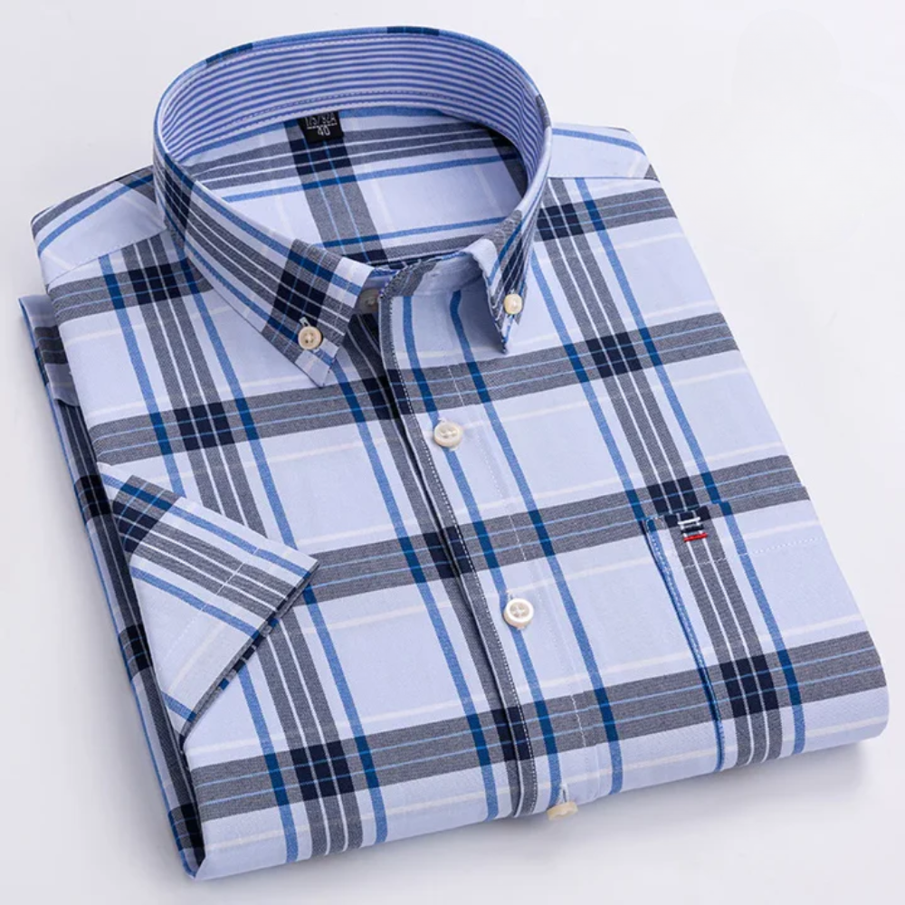 Camicia uomo elegante, vista frontale. Maniche lunghe con motivo classico, vestibilità sartoriale per ufficio/sera.