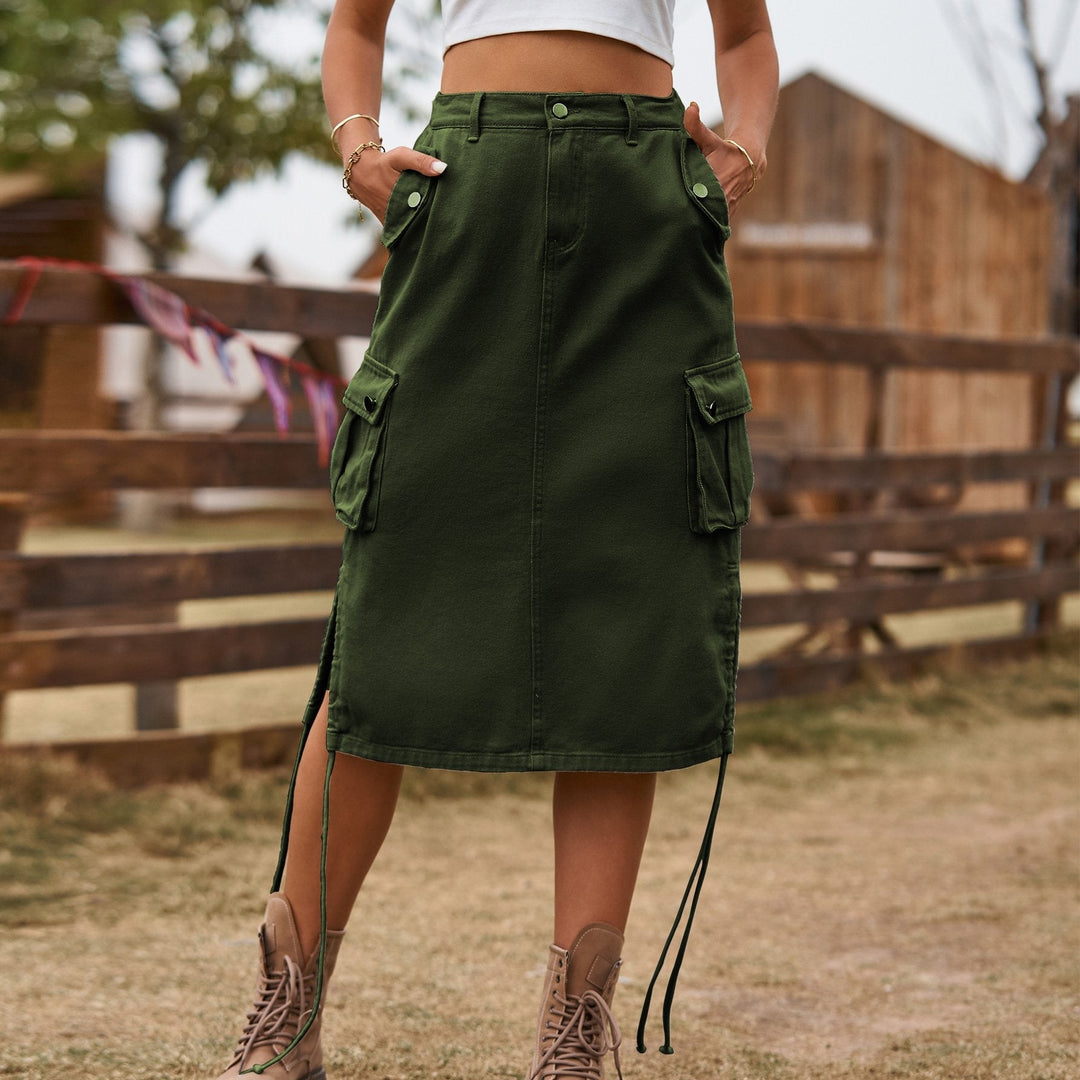 Gonna midi donna di moda, taglio a campana con lacci. Un capo versatile per uno stile elegante.