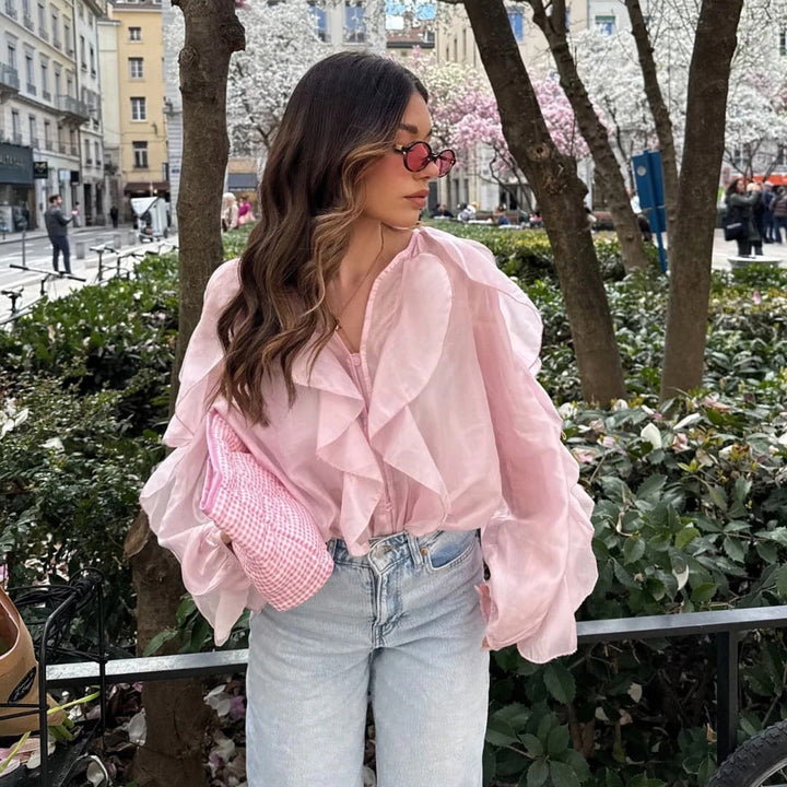 Moderna blusa donna elegante con volant, maniche lunghe e vestibilità ampia. Camicetta rosa o bianca per stile chic.