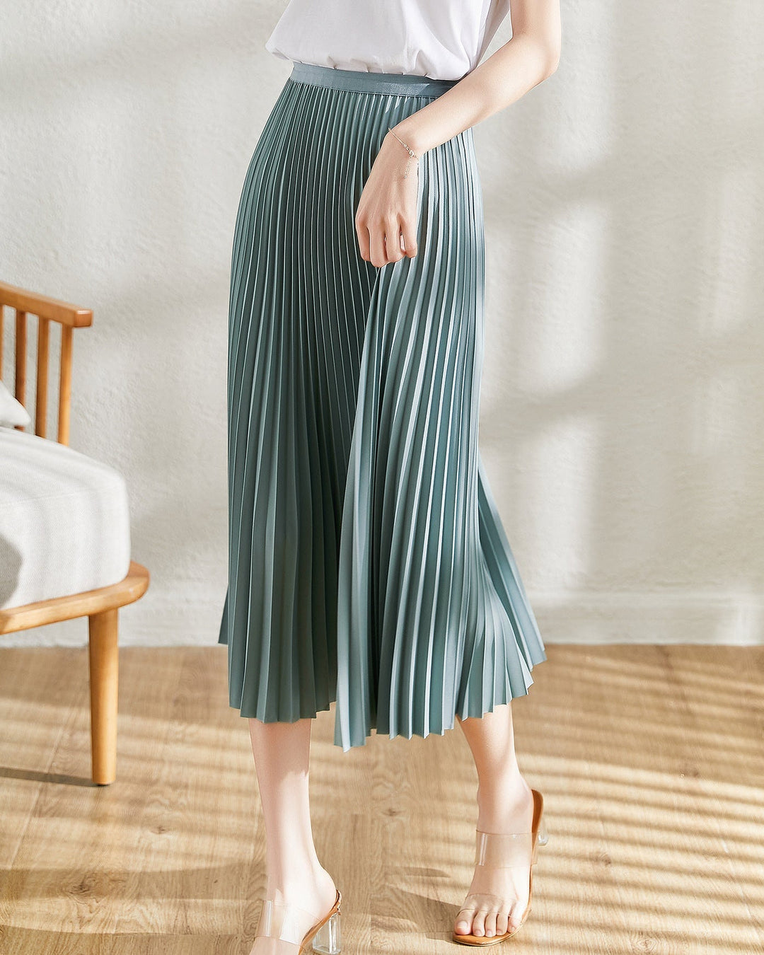 Gonna a pieghe midi elegante per donna, perfetta per ufficio o look casual primaverile.