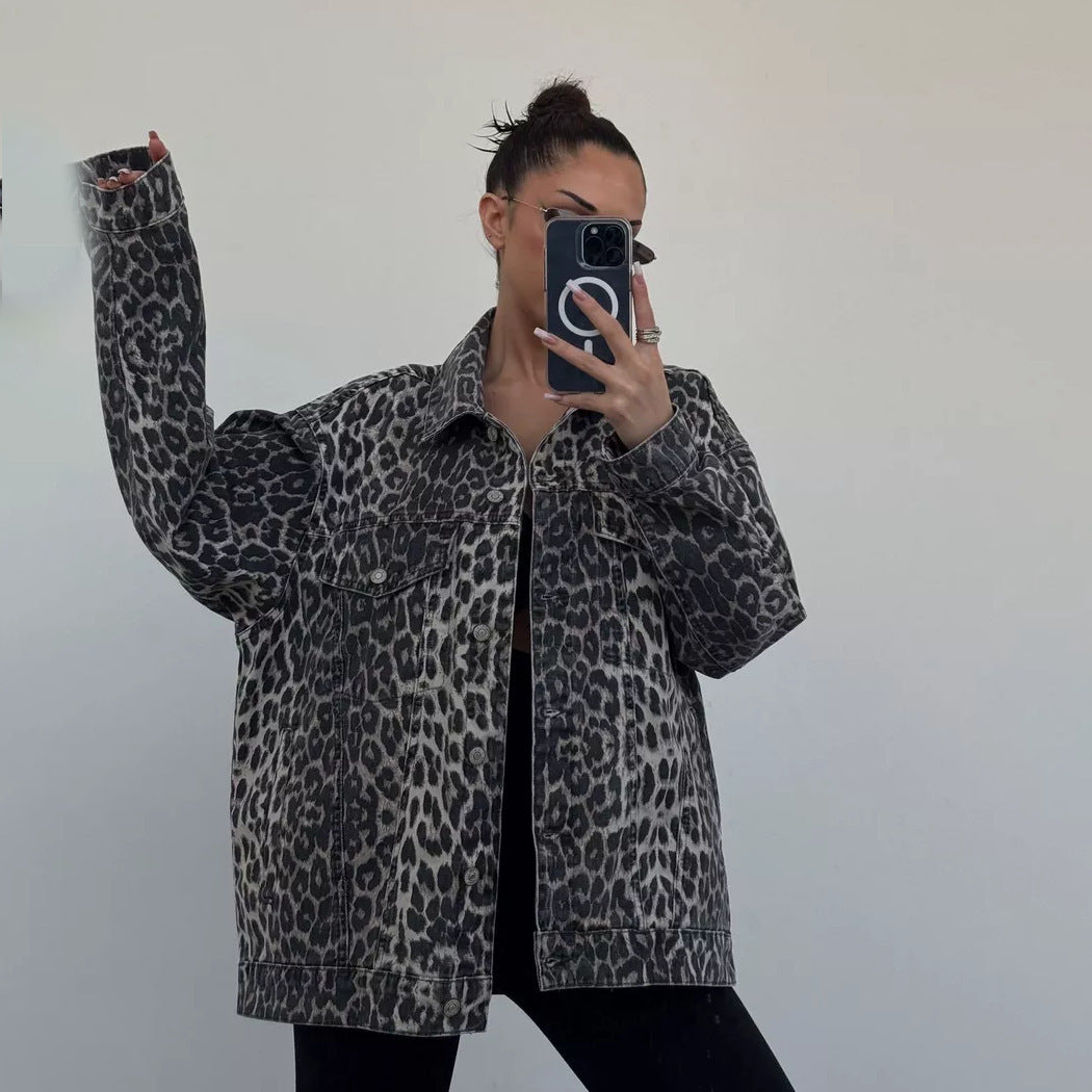 Giacca donna in denim, stampa leopardo marrone/grigio. Capospalla casual chic con maniche lunghe per autunno inverno.