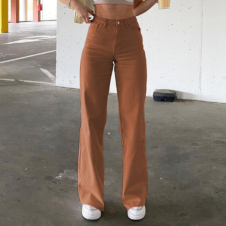 Jeans donna slim fit a vita alta e taglio a zampa. Ideali per outfit quotidiani e un tocco di stile retrò casual.