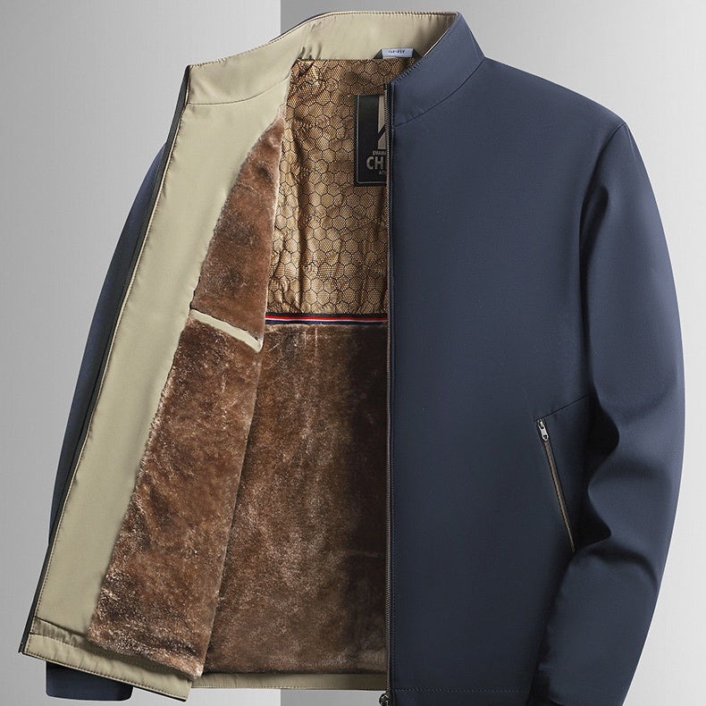 Giacca invernale uomo versatile, stile casual, con zip e collo alto per il massimo comfort.
