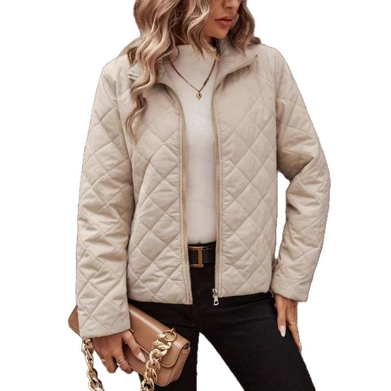 Capospalla donna versatile con motivo a diamante e colletto revers. Perfetto per moda autunnale e comfort.