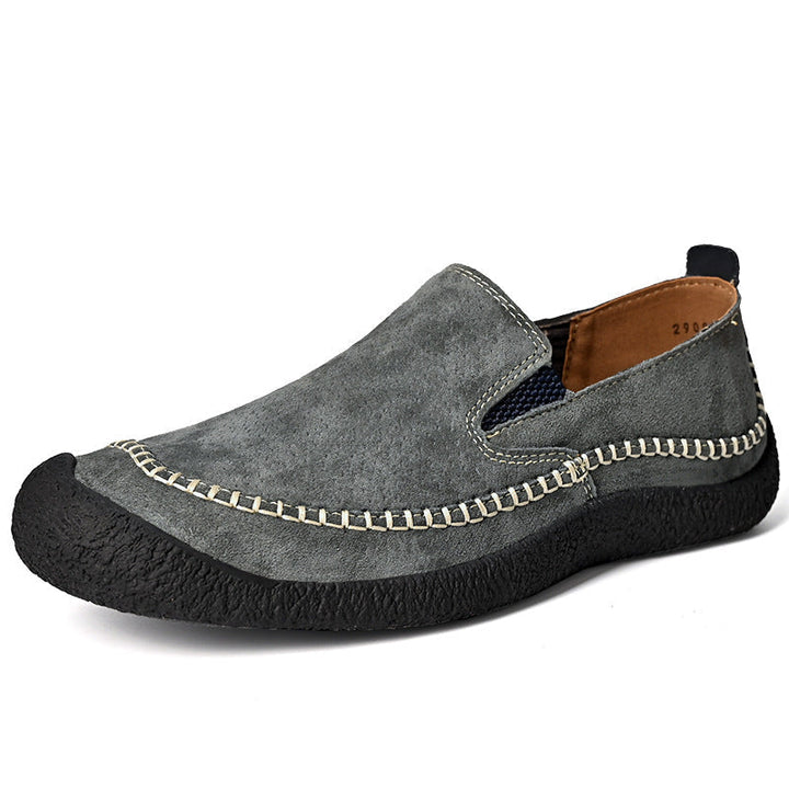 Calzature uomo comfort per escursioni leggere, passeggio e attività outdoor. Design sportivo e antiscivolo.