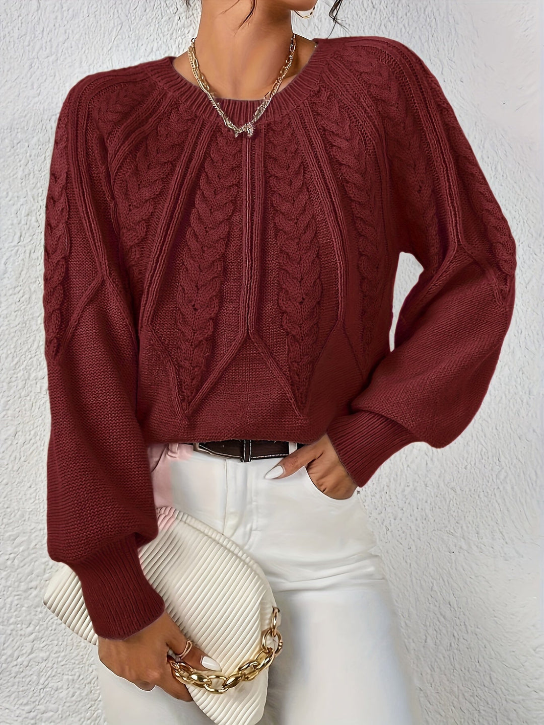Autunnale maglione donna, maniche a palloncino e motivo a trecce. Stile casual e trendy.