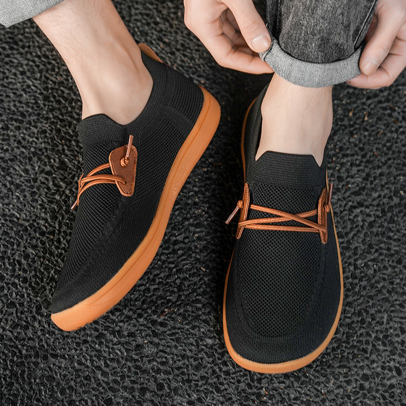 Scarpe sportive uomo slip-on leggere e traspiranti, ideali per passeggio e comfort quotidiano.