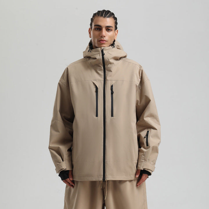 Vista posteriore giacca sci uomo traspirante e impermeabile. Ideale per sport invernali e outdoor.