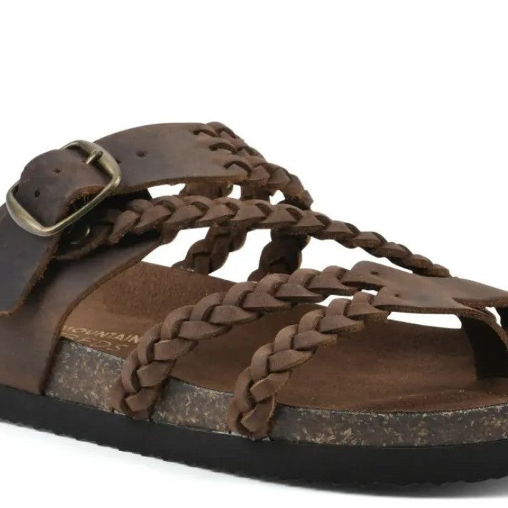 Scarpe estive donna: sandali piatti slip-on con cinturini intrecciati traforati. Ideali per un look casual chic.