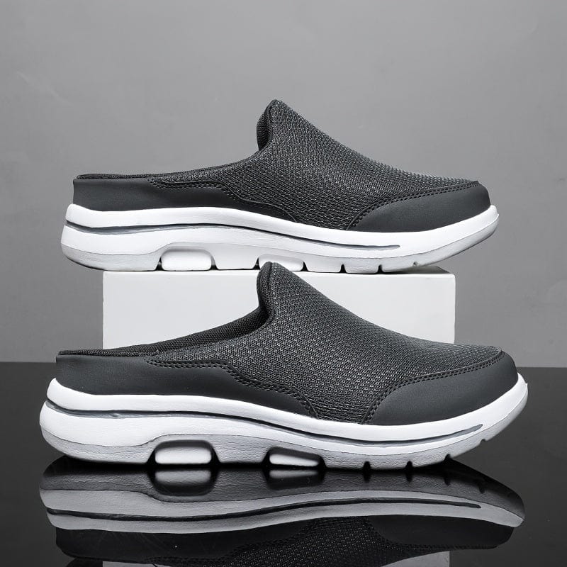 Calzature uomo primaverili: mocassini slip-on beige in camoscio, comodi e alla moda.