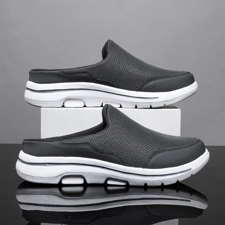 Calzature uomo primaverili: mocassini slip-on beige in camoscio, comodi e alla moda.
