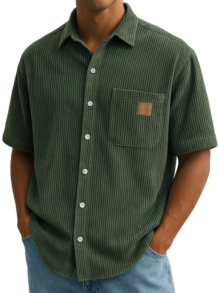 Camicia uomo multicolore a maniche corte con taschino effetto velluto. Stile casual, anche taglie grandi.