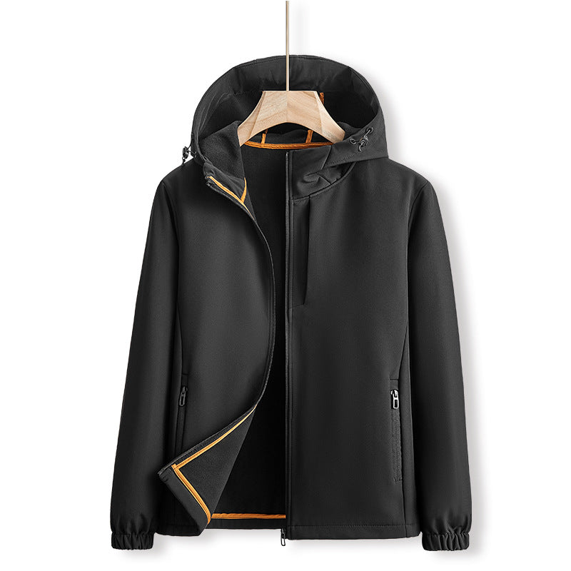 Giacca nera da uomo per l'autunno, leggera e versatile. Perfetta per outdoor con zip.