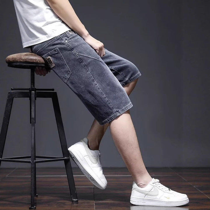 Shorts estivi uomo a gamba dritta, essenziali per un outfit estivo confortevole e stiloso.