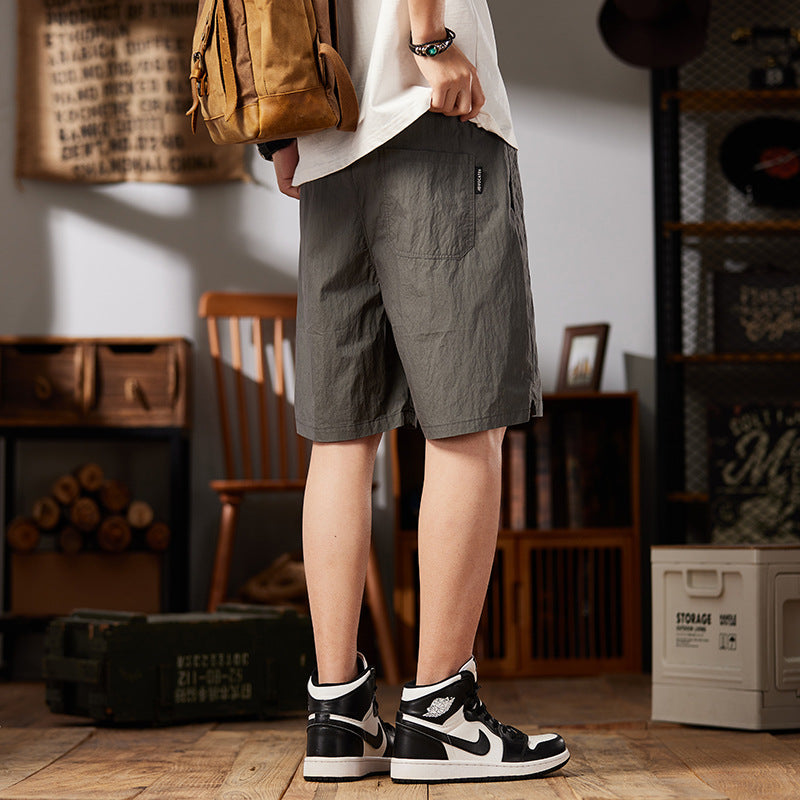 Shorts uomo casual estivi in tessuto ad asciugatura rapida, ideali per il tempo libero e la moda mare uomo.