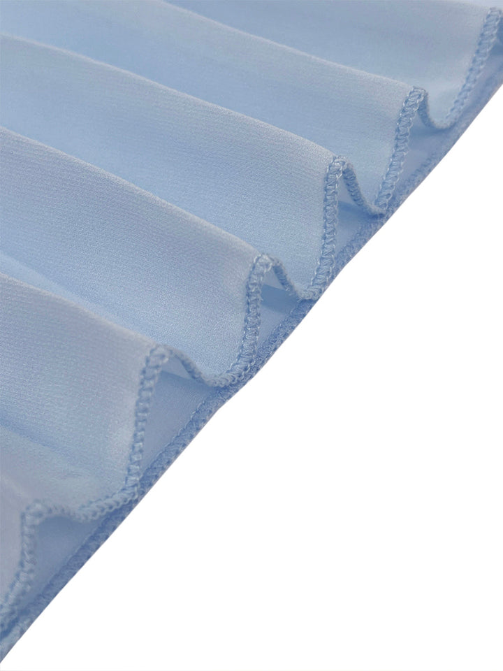 Set donna elegante plissettato con scollo a barca e spacco, gonna fluida ideale per la moda estiva.