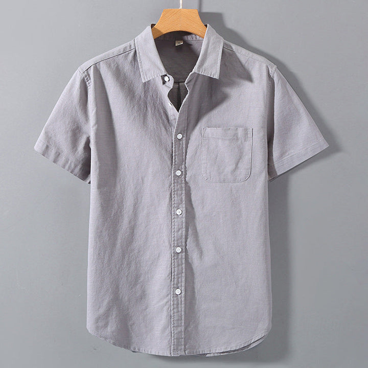 Camicia uomo estiva, maniche corte, colletto revers, taglio ampio. Per un comfort estivo e uno stile rilassato.