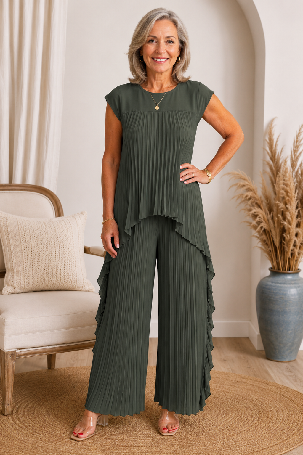 Outfit casual chic completo donna plissettato. Top asimmetrico e pantaloni larghi per moda femminile versatile.
