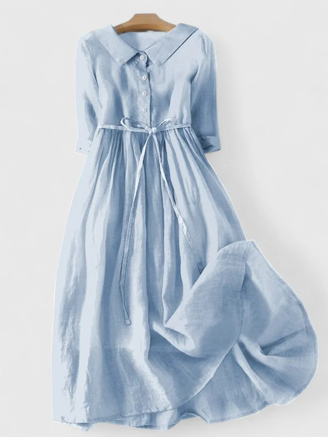 Abito fluido azzurro elegante da donna, perfetto per cerimonie ed eventi speciali primaverili/estivi.