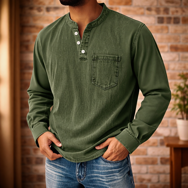 Camicia uomo a maniche lunghe con bottoni, vestibilità regolare. Essenziale per moda maschile versatile e quotidiana.
