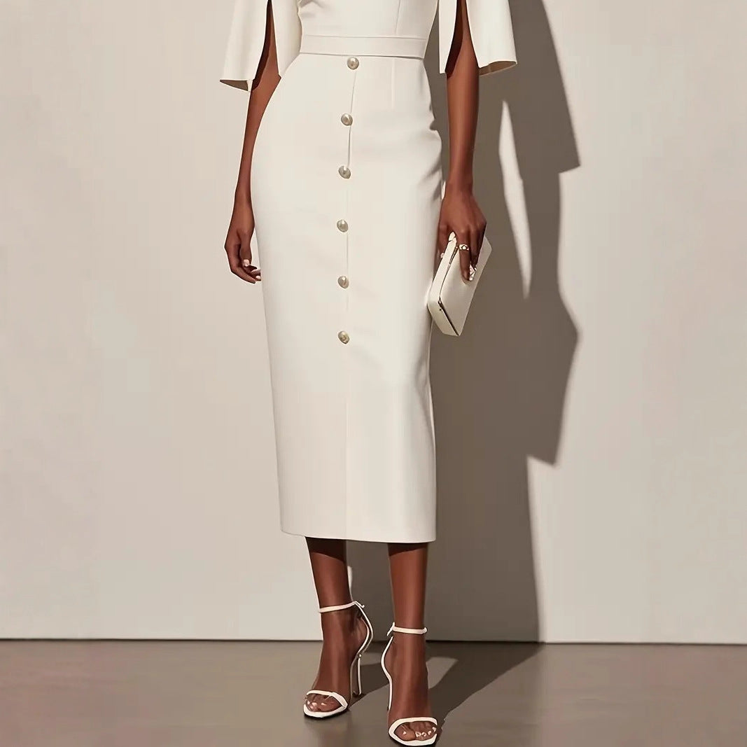Elegante abito midi da donna con girocollo e maniche a tre quarti. Ideale per un look moda ufficio.