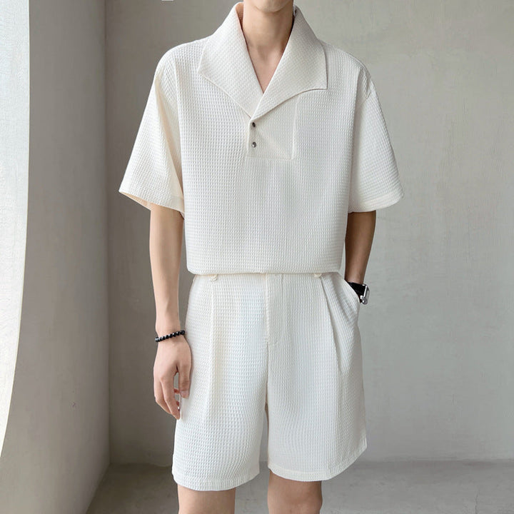 Set casual uomo estivo in due pezzi con camicia e shorts coordinati, ideale per comfort e moda uomo.