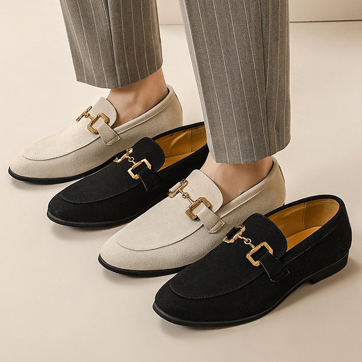 Mocassini da uomo beige per la guida, design slip-on, comfort e stile per outfit di moda maschile.