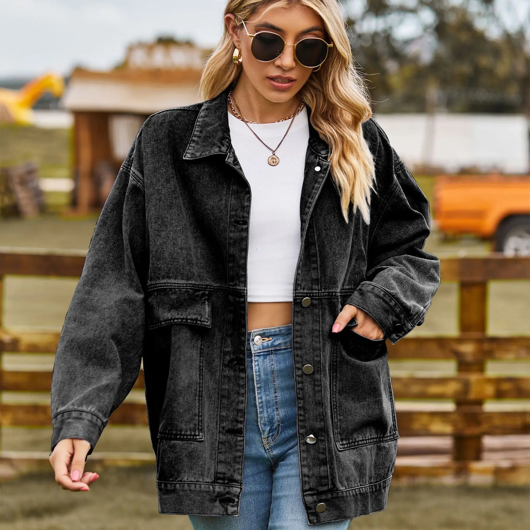 Classica giacca di jeans da donna oversize, versatile per ogni stile. Outwear casual per strati quotidiani.