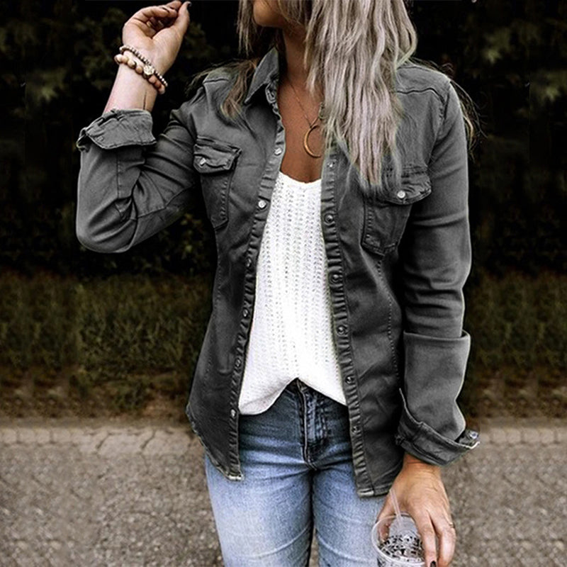 Giacca di jeans verde da donna, tocco di colore per un look casual e fresco.